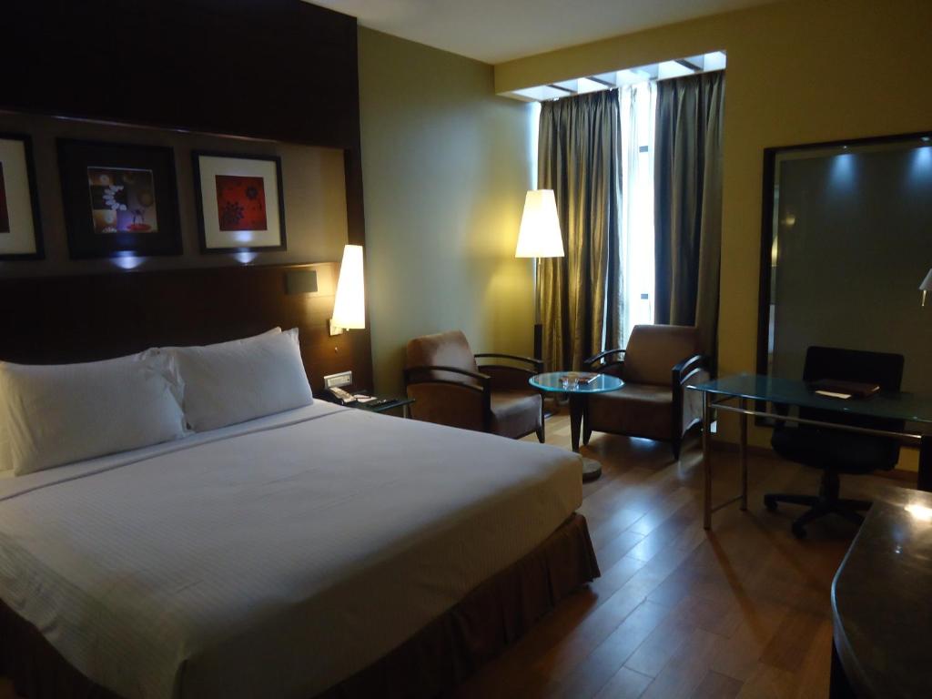 Двухместный (Улучшенный номер), Radisson Blu Atria Bengaluru