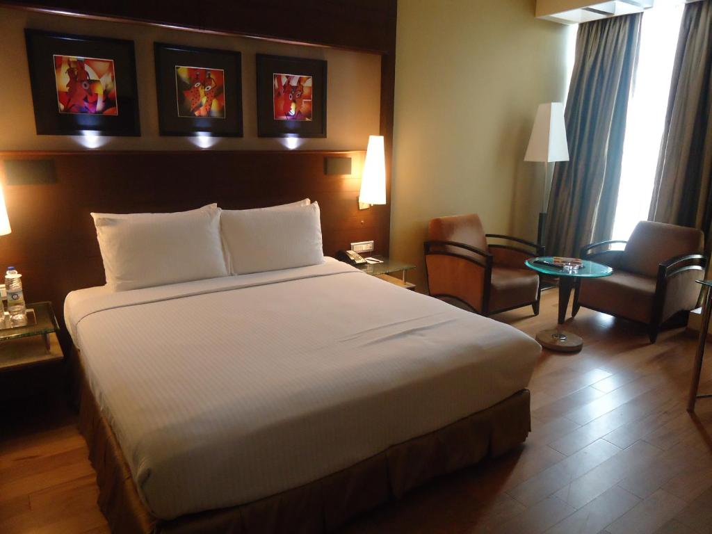 Двухместный (Улучшенный номер), Radisson Blu Atria Bengaluru