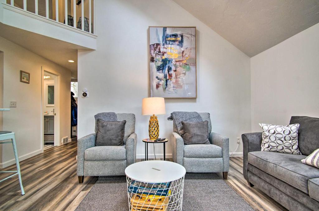 Coastal Mashpee Condo 2 Mi to Beach and Pool Access photo 3