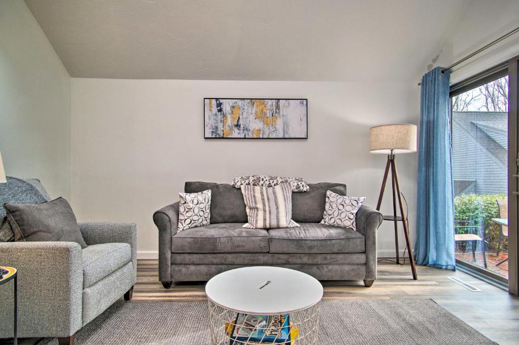 Coastal Mashpee Condo 2 Mi to Beach and Pool Access photo 4