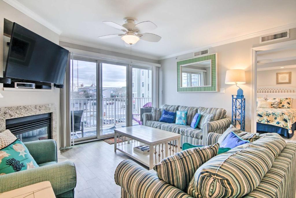 Condo with Spacious Balcony - 1 Block to Beach! photo 3