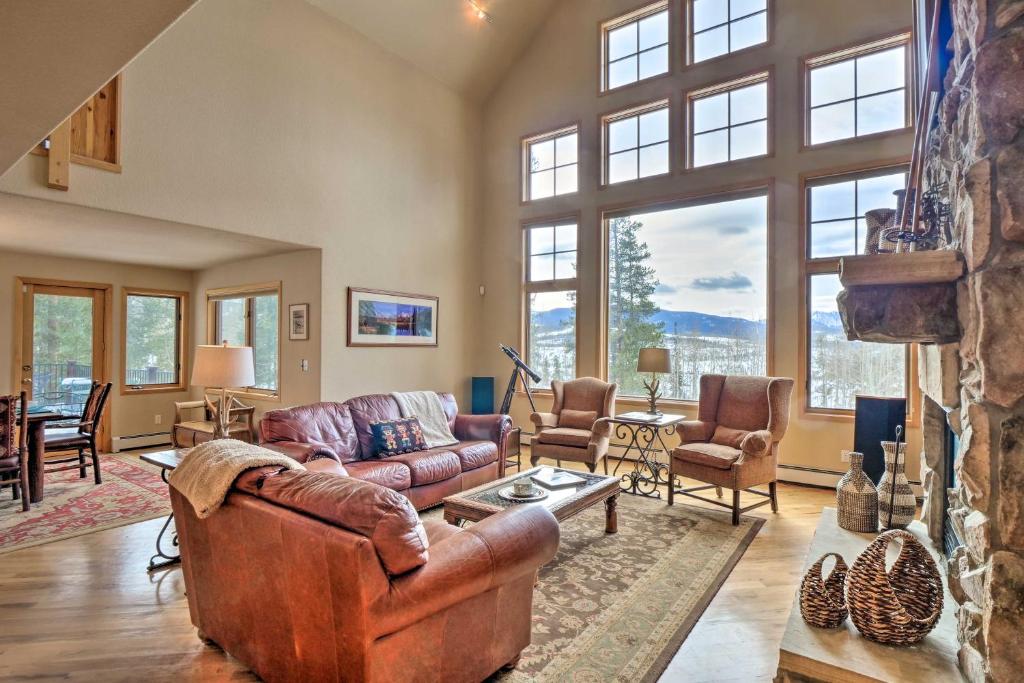 Grand Fraser Escape with Private Deck and Hot Tub photo 4