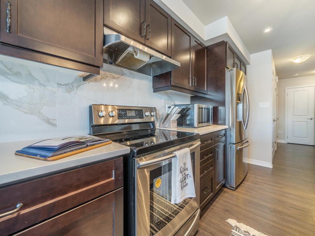 Boutique 3Br+Study Townhouse - Oakville photo 4