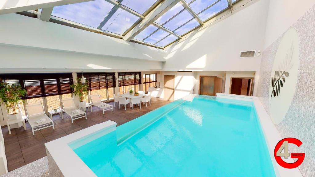 THE POOL HOUSE Cannes photo 3