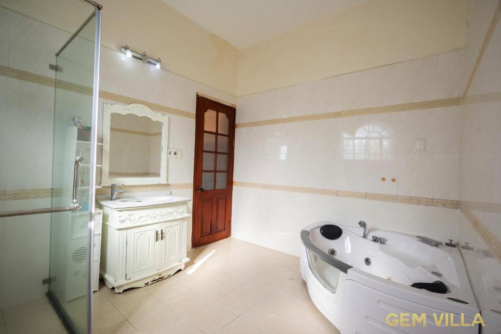 Villa 9 - 7 bedroom, pool and garden