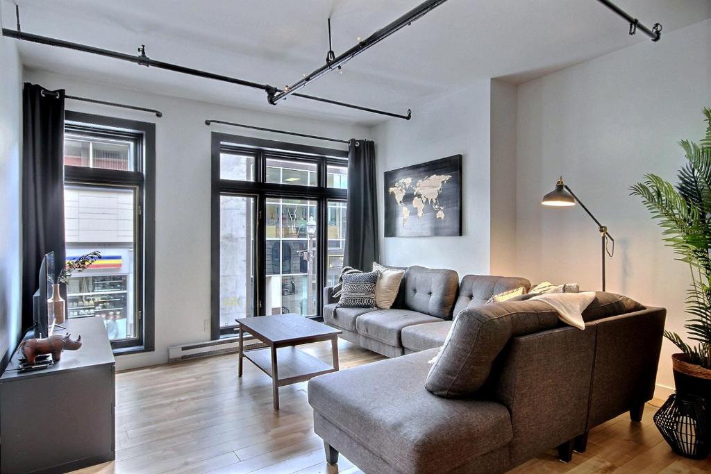 Le Gentleman // Downtown spacious condo photo 4