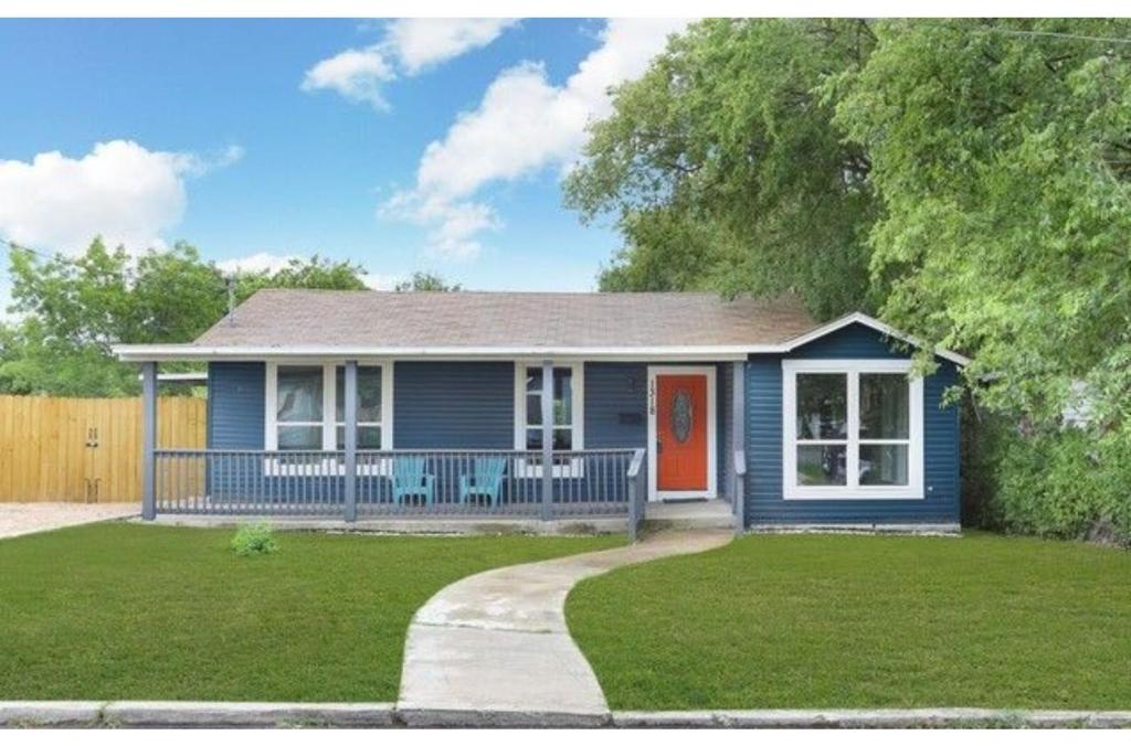 Stylish 4 Br 2Ba Renovated Home Near Downtown image