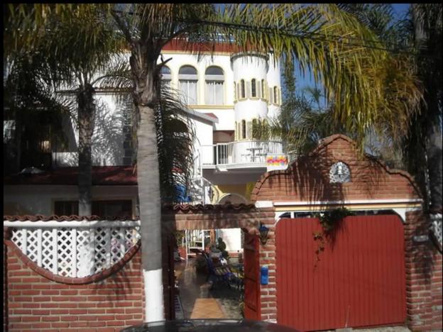 Welcome to Casa Viva Mexico 3-bedrooms 2-bathroms 6-Guests close to Shoping Center & Beach photo 1