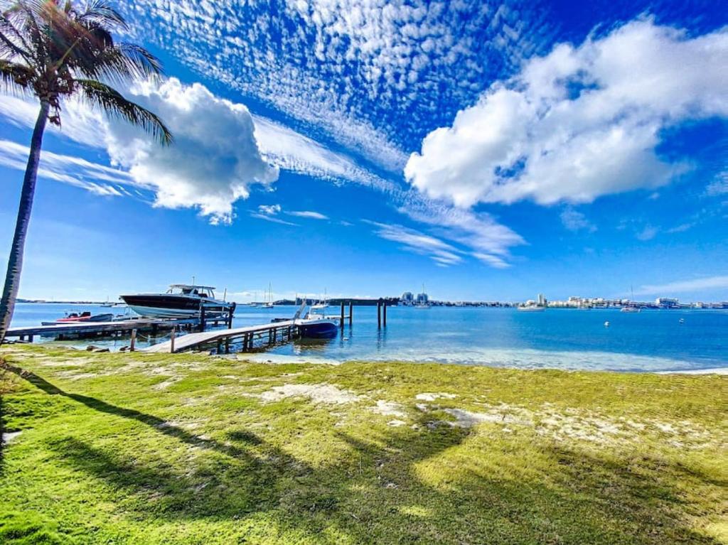 Villa Marie, swimming pool, beach, pontoon and jacuzzi, all private photo 4