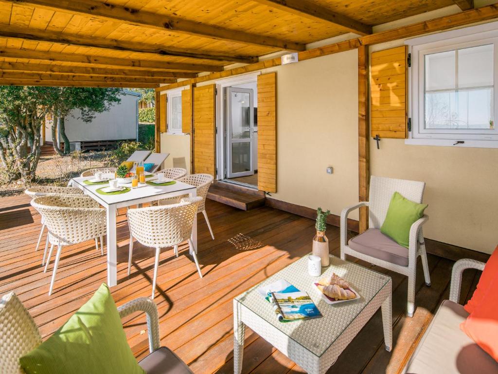 Holiday Home Mobilhome Deluxe by Interhome photo 1