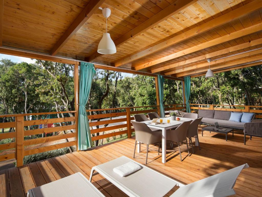 Holiday Home Mobilhome Villa Prestige with jacuzzi by Interhome photo 3