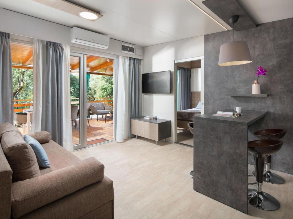 Holiday Home Mobilhome Villa Prestige by Interhome