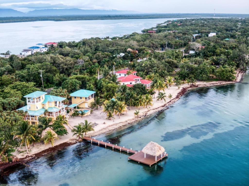 Lucky Duck Villa - Private Beach Escape photo 4
