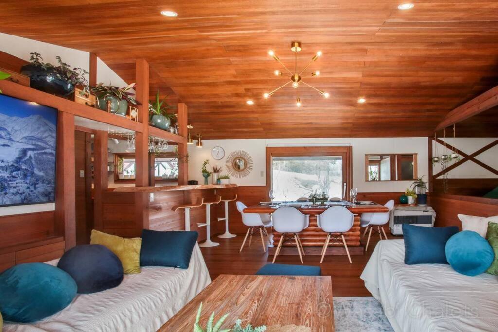 Boutique Chalet sleeps 10 - Wasabi Wonderland photo 3