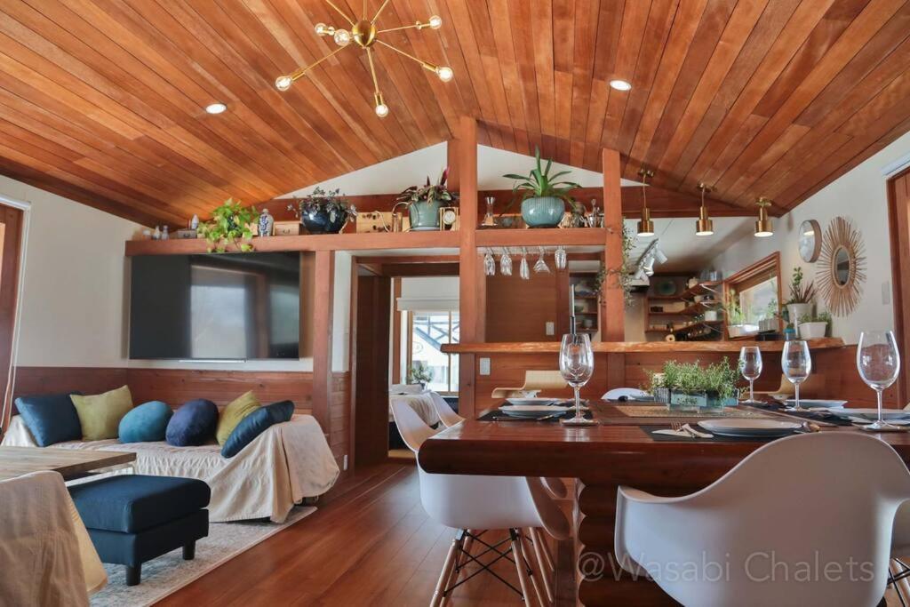 Boutique Chalet sleeps 10 - Wasabi Wonderland photo 4