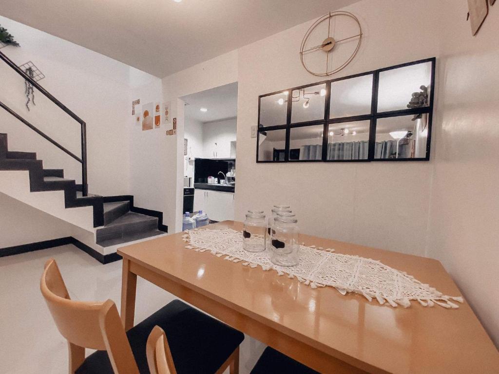 Cozy Themed 2BR TownHouse - near Clark Airport - TRP1 photo 3