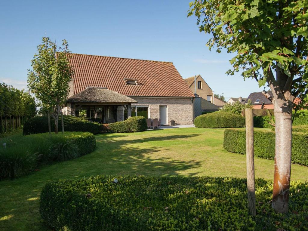 Classy Holiday Home in Aartrijke with Private Swimming Pool photo 1