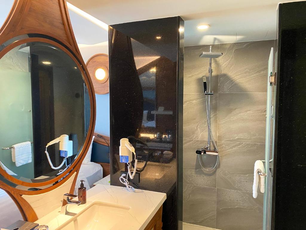 The Oceanic Sportel Phuket - SHA Extra Plus Room Type - Suite with Terrace