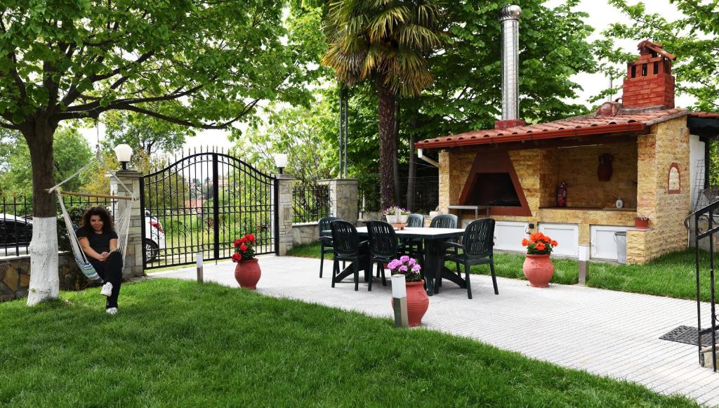 Summer Panorama Retreat - Yard, Barbeque, up to 7 photo 2