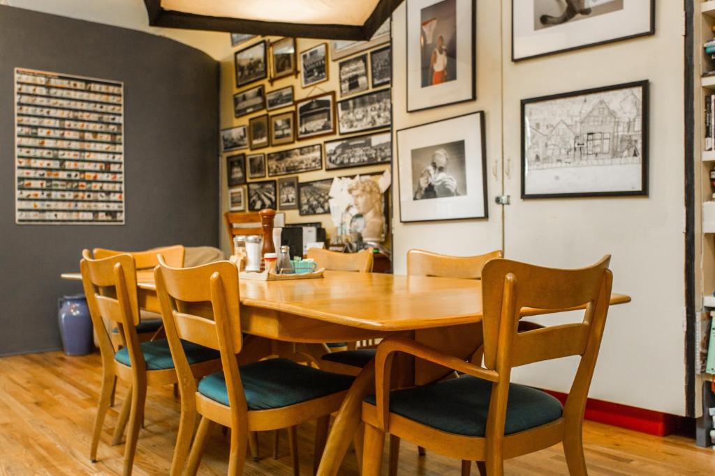 Ray's Bucktown Bed and Breakfast photo 4