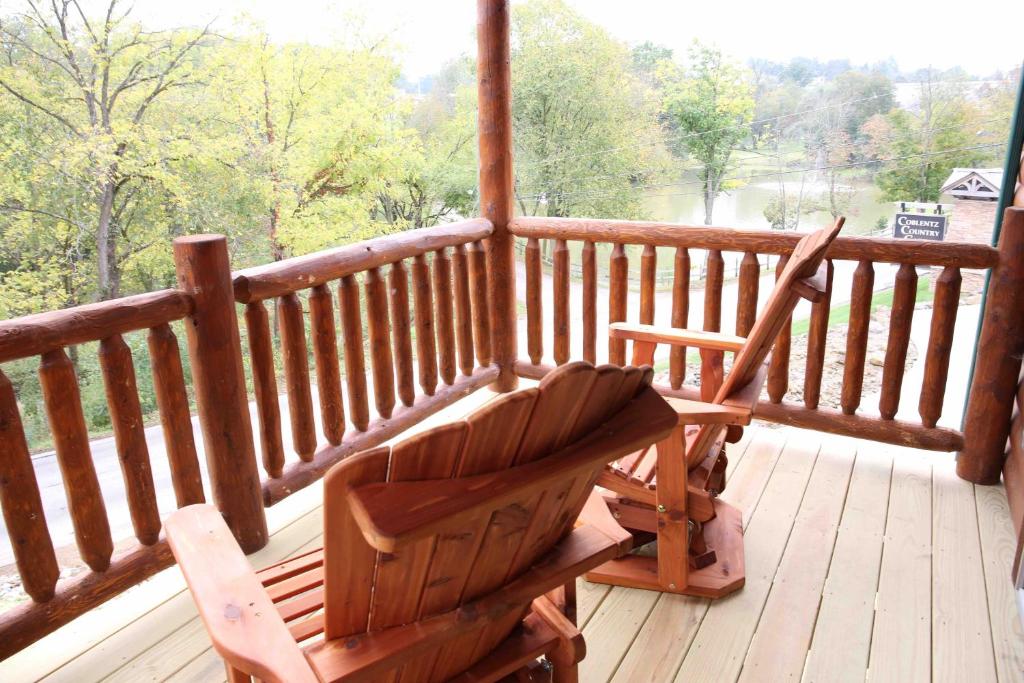 Blessing Lodge by Amish Country Lodging photo 2