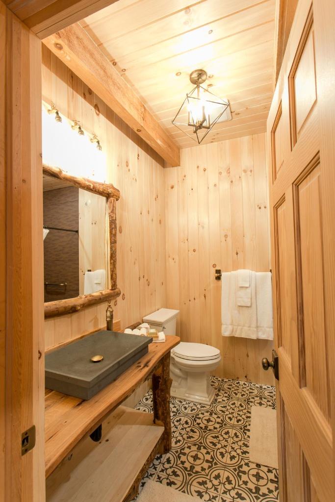 Coblentz Country Lodge by Amish Country Lodging photo 2