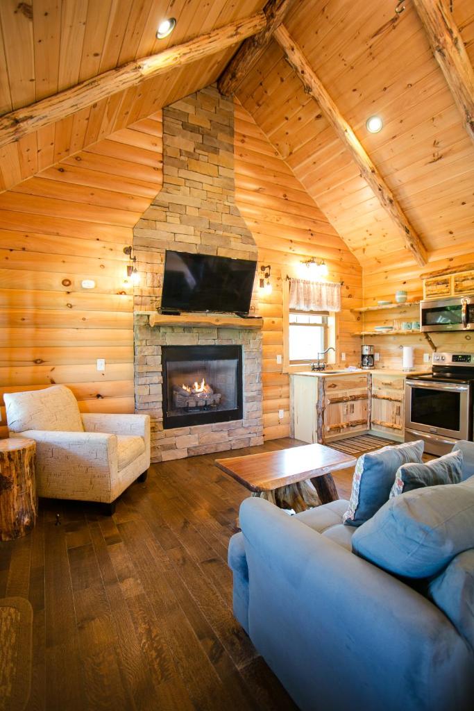 Dogwood Cabin by Amish Country Lodging photo 3