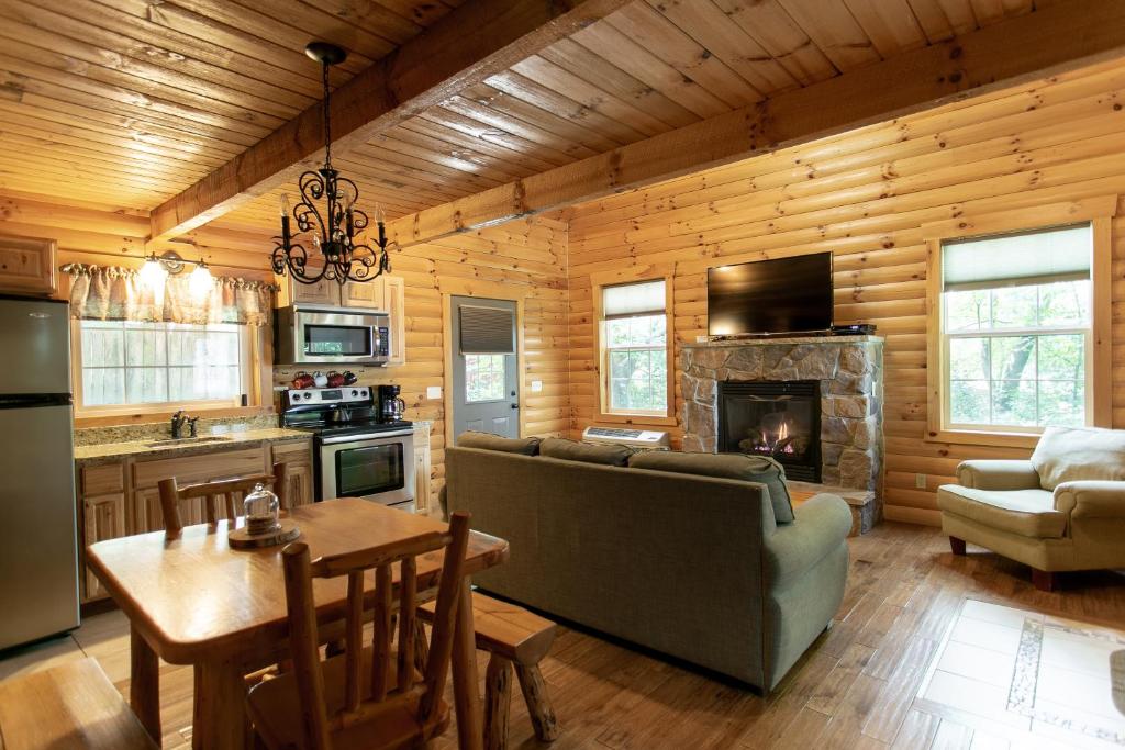 Sugar Maple Cabin by Amish Country Lodging photo 4