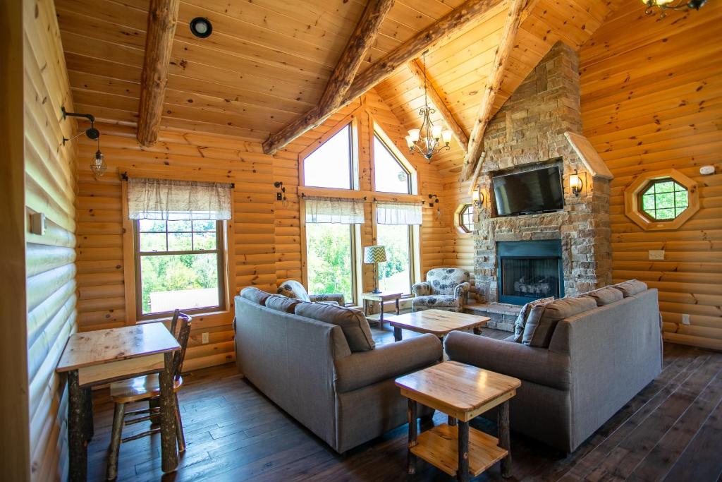 Red Fern Cabin by Amish Country Lodging photo 2