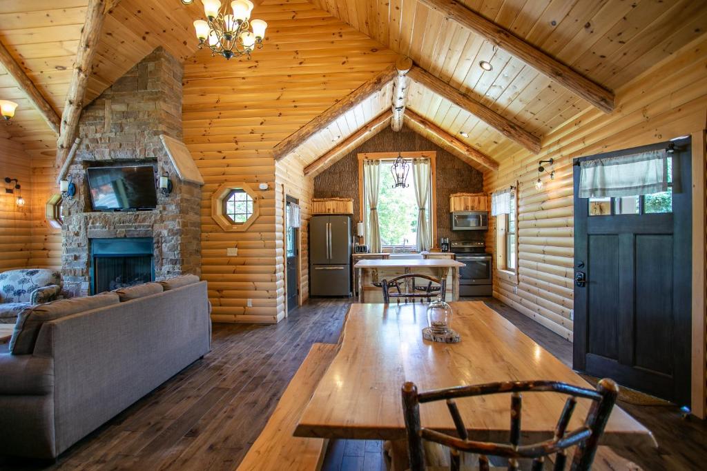 Red Fern Cabin by Amish Country Lodging photo 3