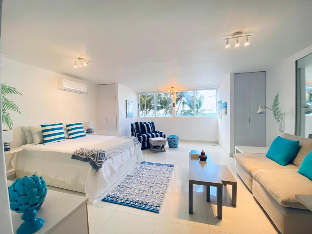 KASA Las Palmas studio apt for 2 OCEAN VIEW BEACHFRONT CONDO POOL photo 3