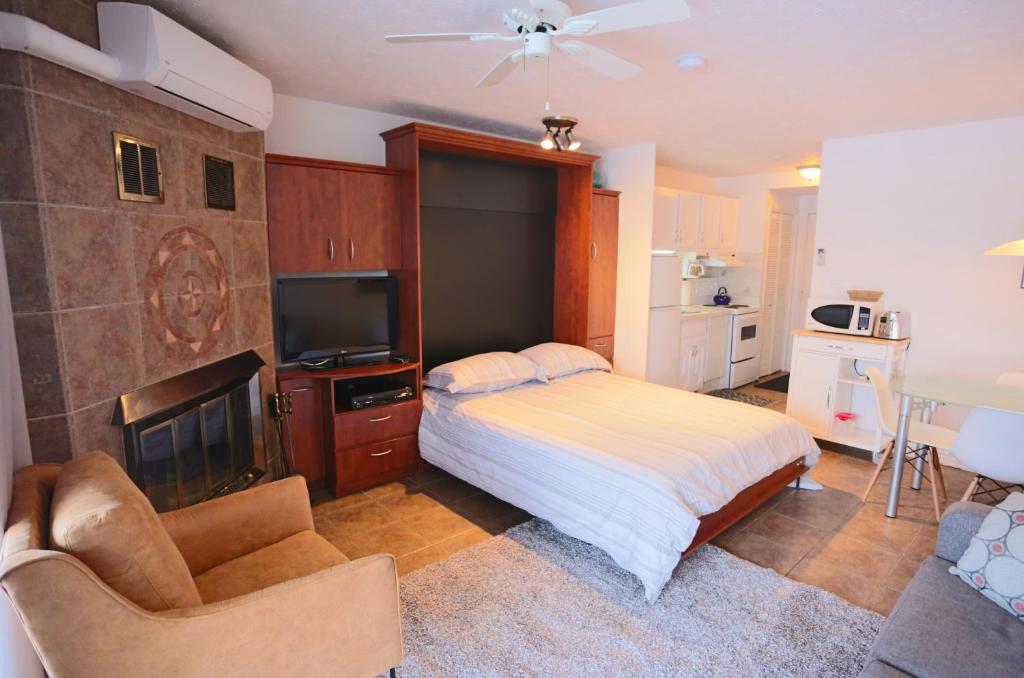 Magog Waterfront Condo photo 1