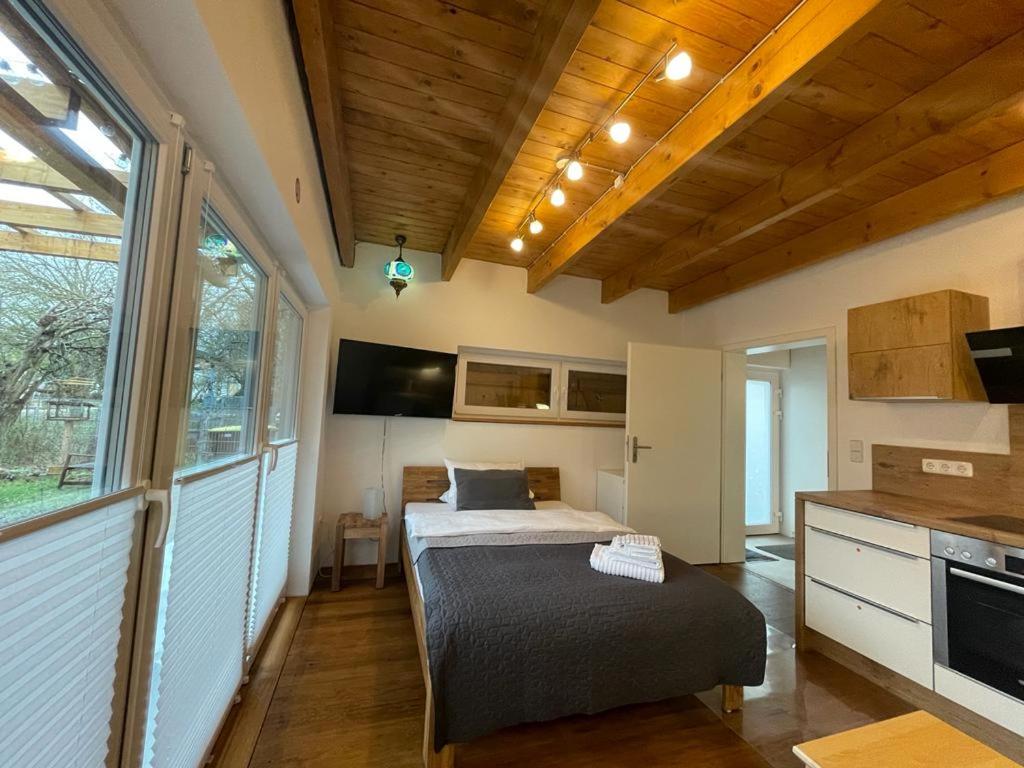 Ferienwohnung im Stadtzentrum von Bernau - Komfortable Wohnung mit 2 Zimmern, Bad, Spülmaschine, Waschmaschine, komplette Küche, WLAN, Terrasse, ruhige Lage photo 2