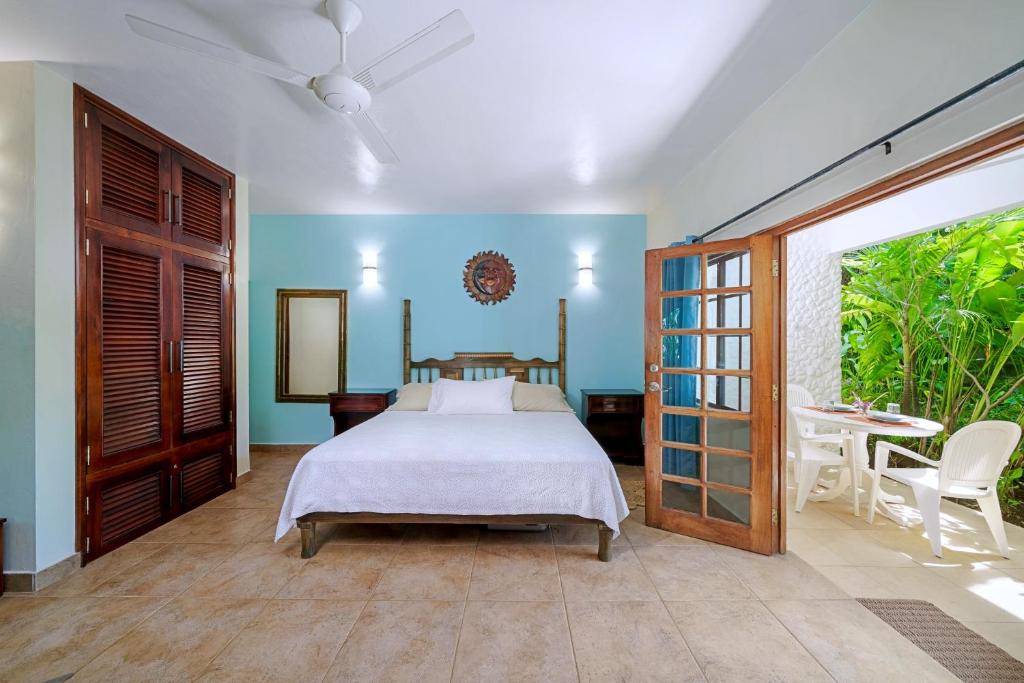 Beach House Condos, Negril photo 3