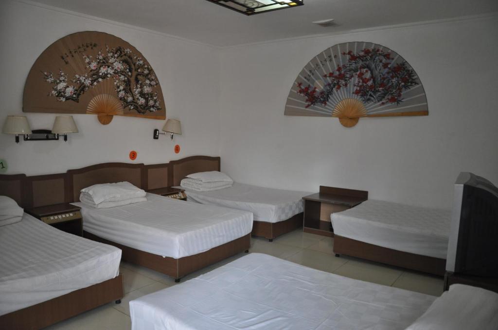 Семейный (Family Room (5 Adults)-only for China mainland citizens with Chinese ID card), Three Legged Frog Hostel