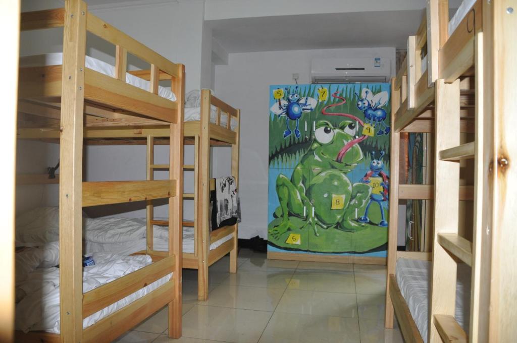 Семейный (Basic Family Room (5 Adults)-only for China mainland citizens with Chinese ID card), Three Legged Frog Hostel