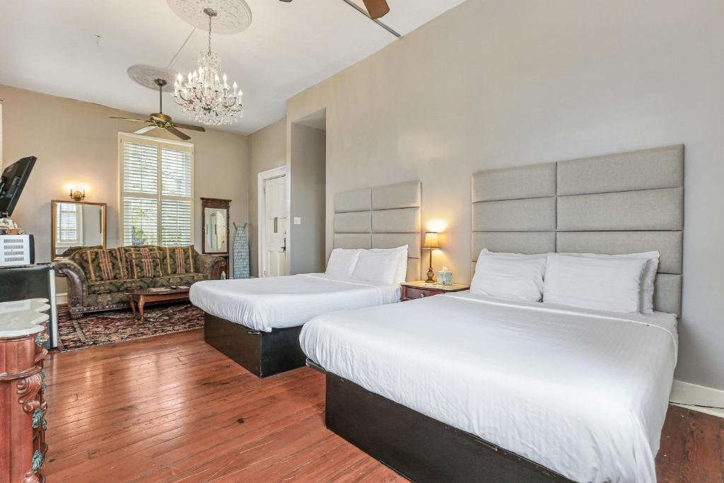 Rathbone Mansions New Orleans Room Type - Suite with Balcony