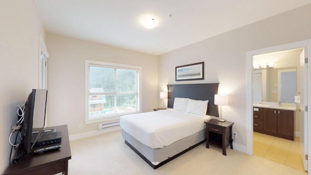 Harrison Lake View Suites photo 1
