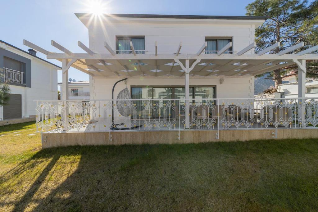 Brand New Villa with Full Amenities photo 4