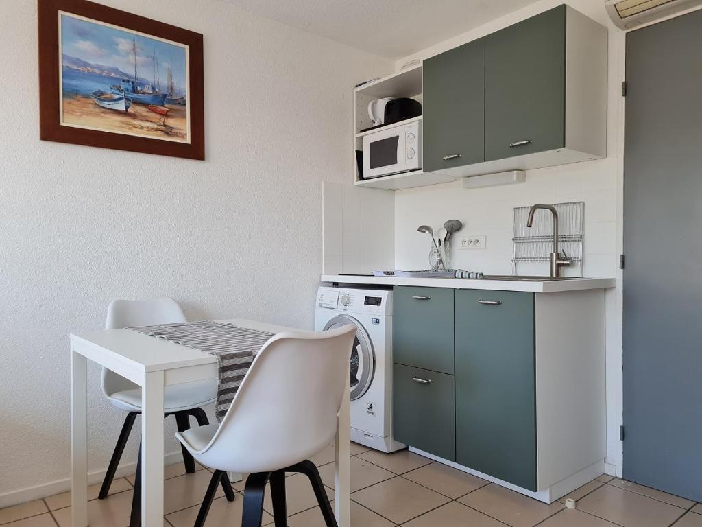 Studio climatisé 1 à 4 personnes vue mer photo 3