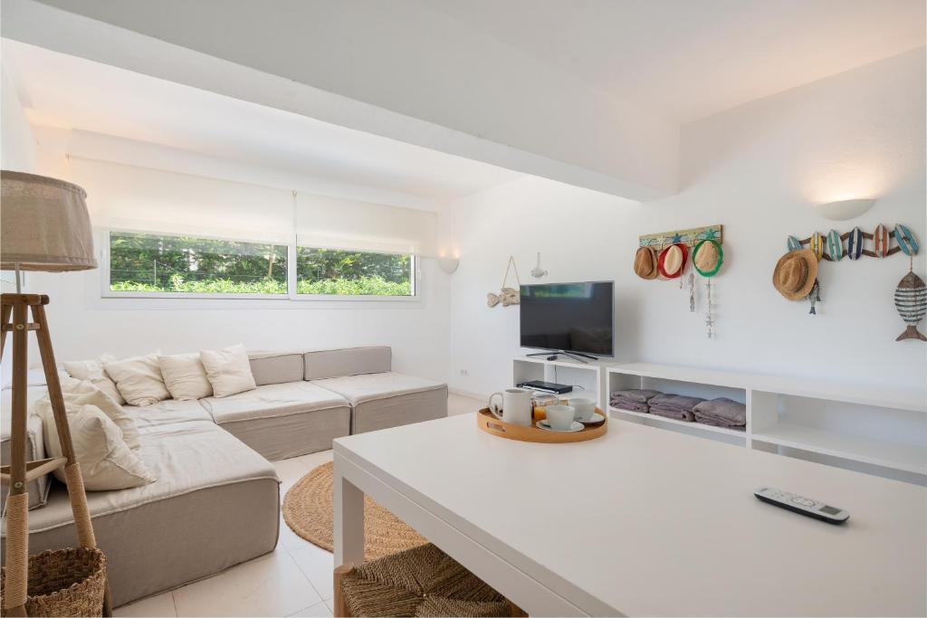 NEW! Villa ESPERANZA, Can Marilla, Front Sea View, Pool, AC, BBQ - Tap to explore photos