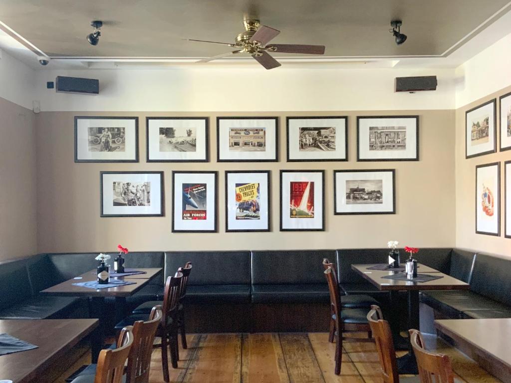 Colonial Café Pension photo 3