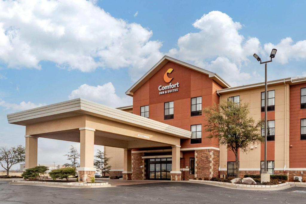 Comfort Inn & Suites Shawnee North near I-40 image