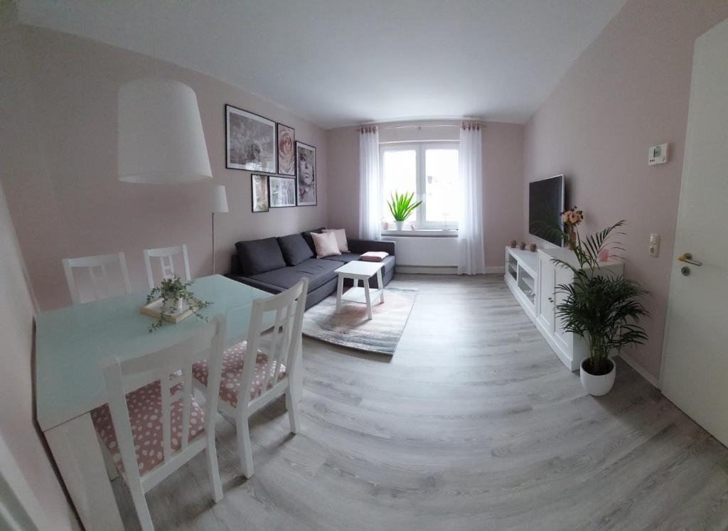 Helles modern eingerichtetes Apartment photo 2