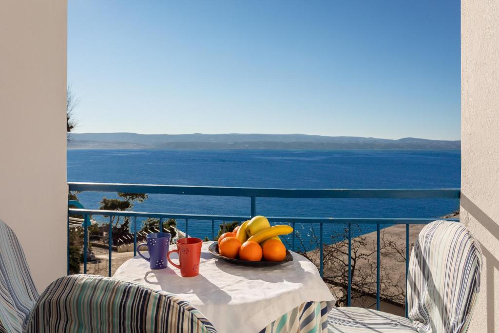 Caleta Seaview Suites - Pool & Jacuzzi photo 1