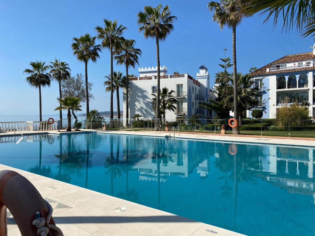 Frontline Beach Apartment, La Perla de la Bahia, Bahia de Casares - Estepona photo 2