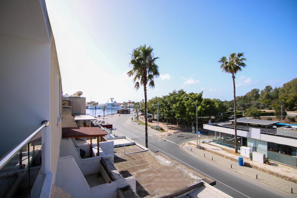 Phaedrus Living - Seaside Executive Flat Harbour 201 photo 1