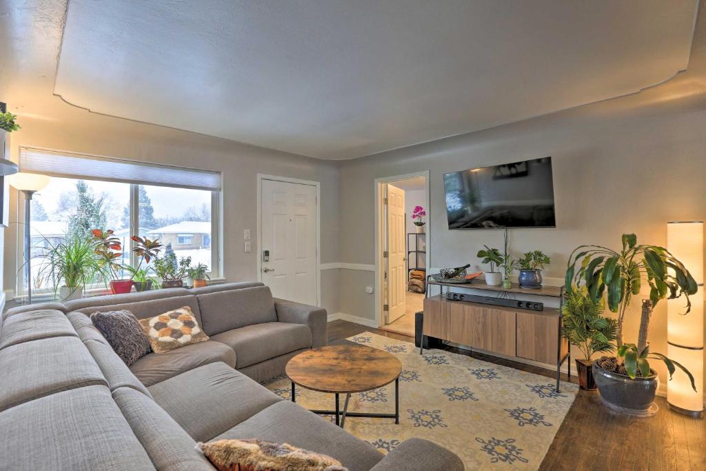 Cozy Denver Home with Hot Tub 2 miles to Dtwn! photo 3
