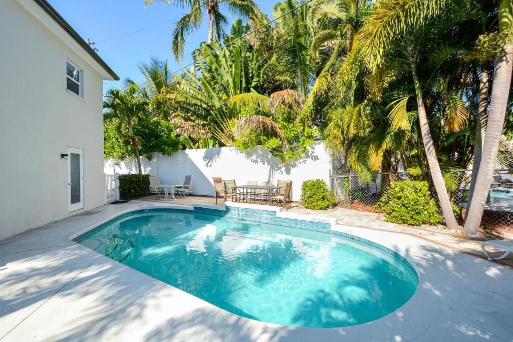 Canal 315 - Right in Siesta Key Village! image