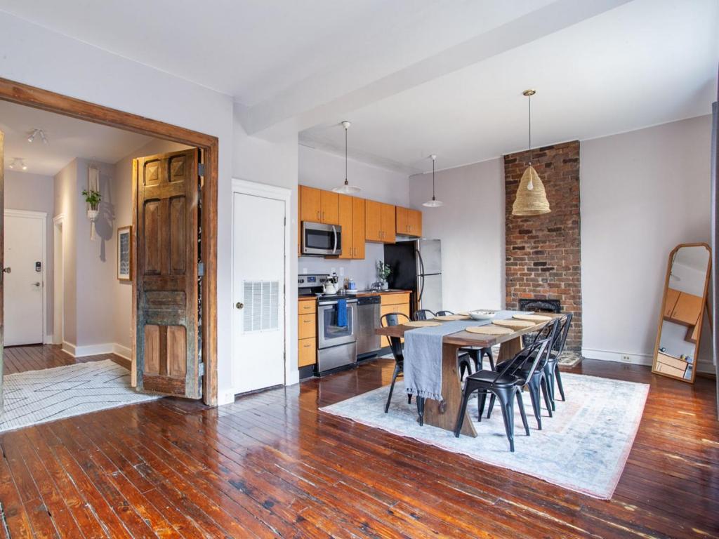 Bright Old City Loft photo 4